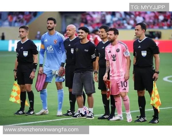 当世足球明星齐聚一堂精彩合影展现足坛风采与友谊的珍贵瞬间